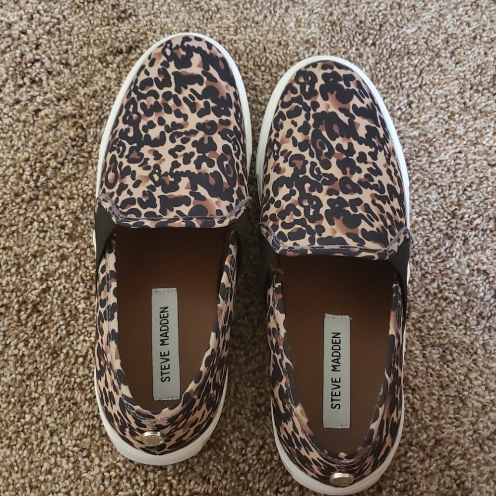 Steve Madden slip ons